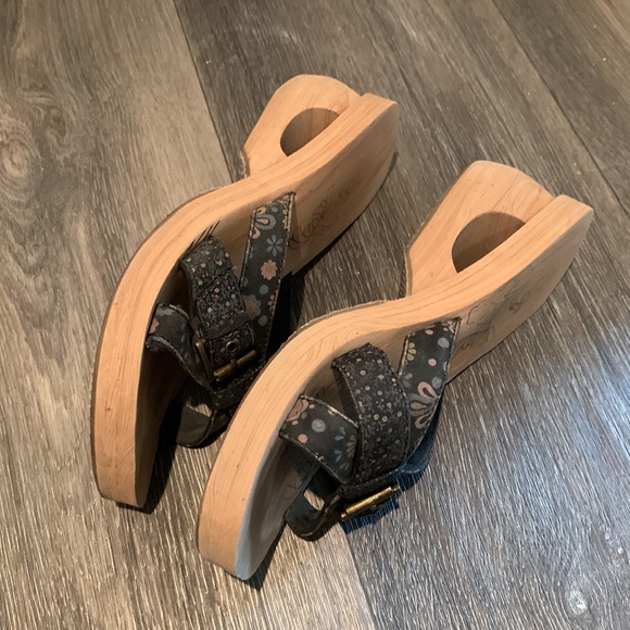 Sketchers sandals size 7/7.5 - Picture 4 of 4